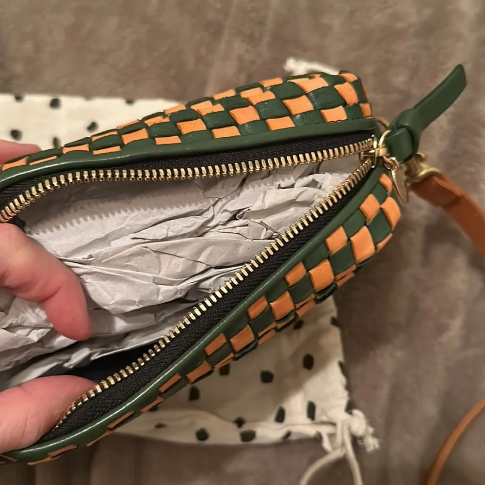 Clare V Woven Green and Tan Crossbody Bag - Picture 5 of 6